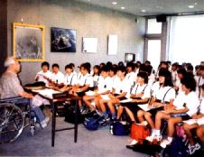 濱元名誉会長の講話の様子